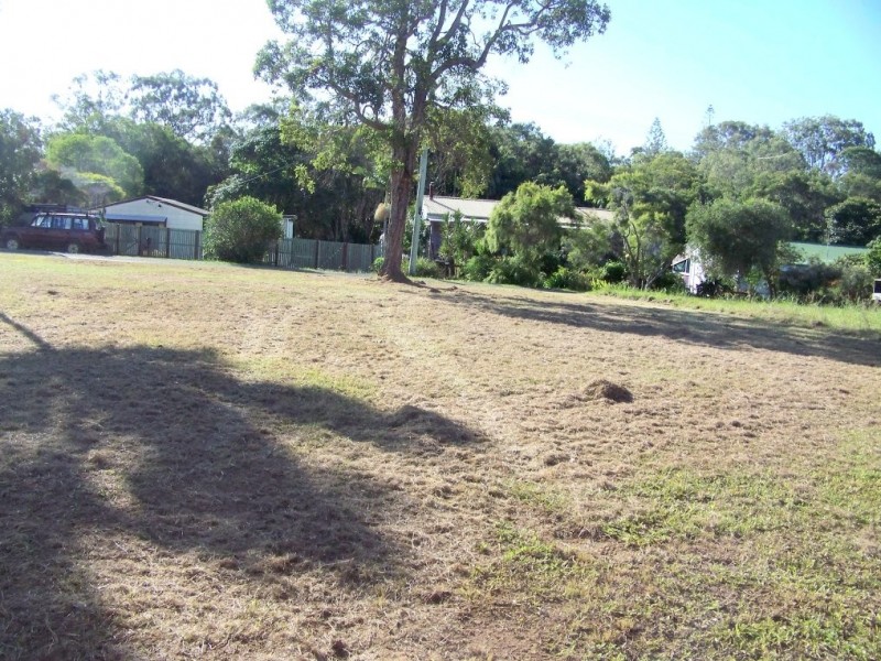 18 cresthaven, Lamb Island QLD 4184