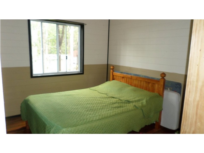 4 EAGLE ST, Macleay Island QLD 4184