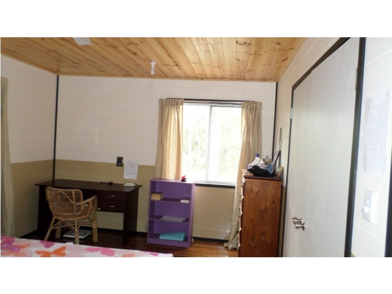 4 EAGLE ST, Macleay Island QLD 4184