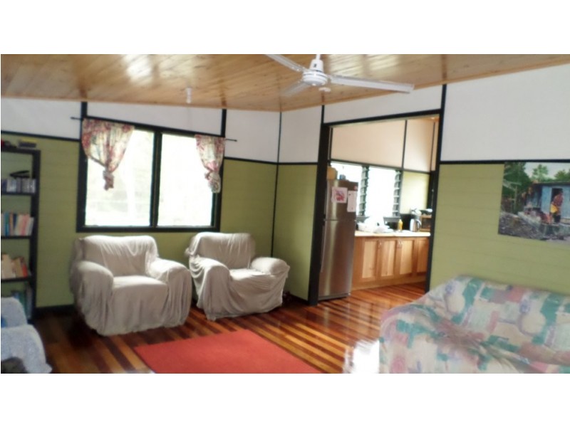 4 EAGLE ST, Macleay Island QLD 4184