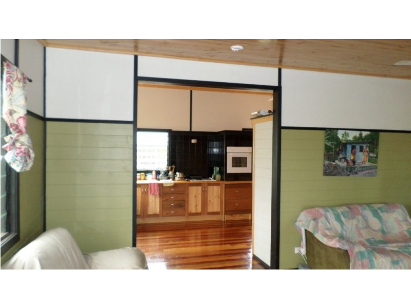 4 EAGLE ST, Macleay Island QLD 4184