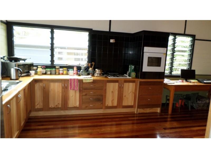 4 EAGLE ST, Macleay Island QLD 4184