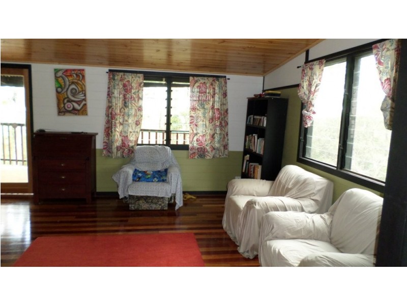 4 EAGLE ST, Macleay Island QLD 4184