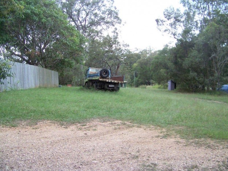 19 BRUCE ST, Lamb Island QLD 4184