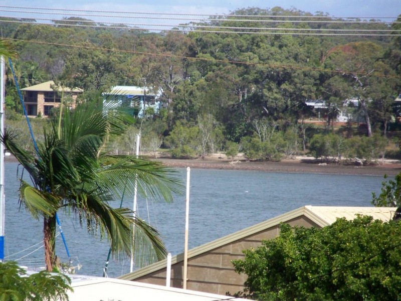 25-27 LUCAS DR, Lamb Island QLD 4184