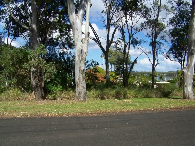 25-27 LUCAS DR, Lamb Island QLD 4184