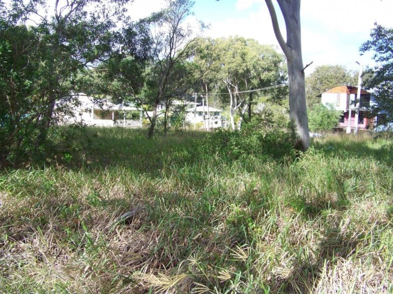 25-27 LUCAS DR, Lamb Island QLD 4184