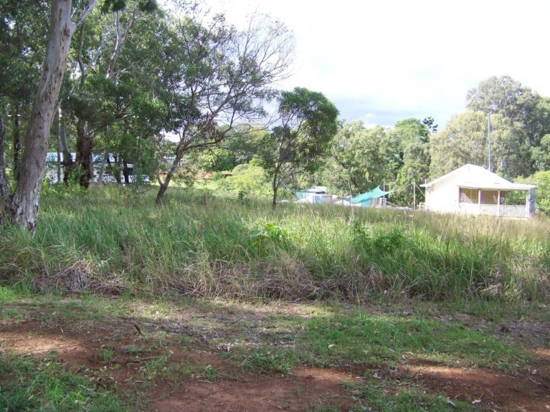 25-27 LUCAS DR, Lamb Island QLD 4184