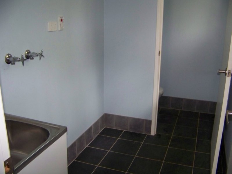 10 Oomool St, Macleay Island QLD 4184