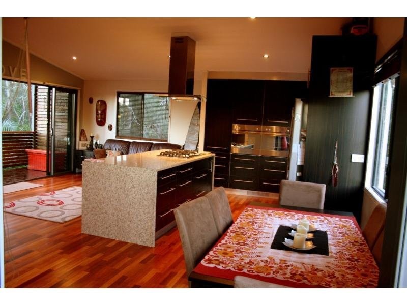 15 Cressy St, Macleay Island QLD 4184