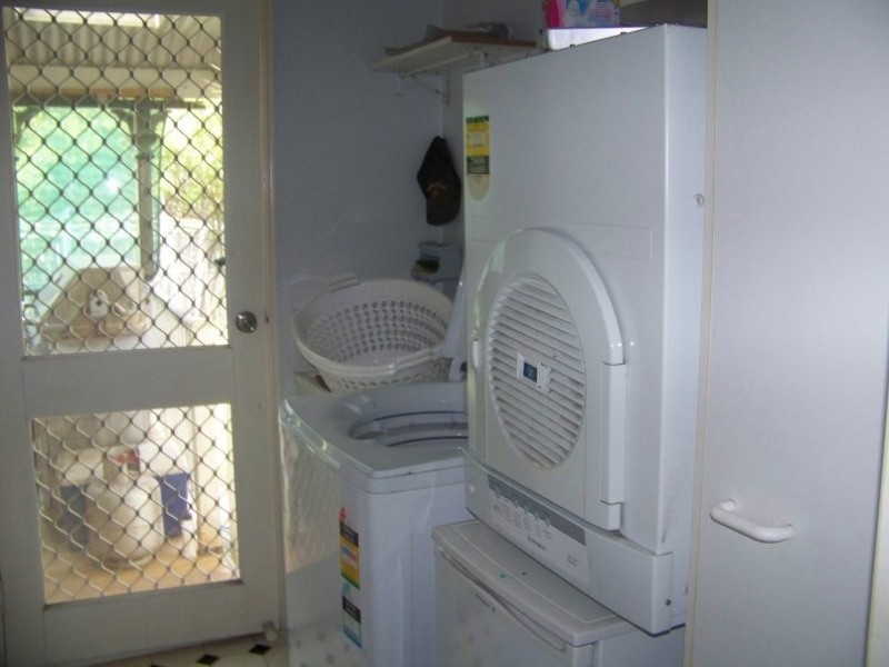 2 Undine St, Macleay Island QLD 4184