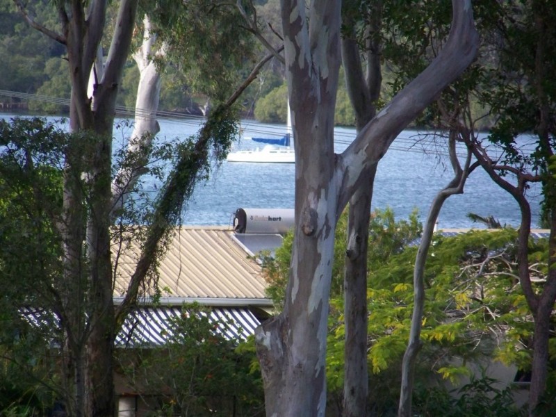 28 CRESTHAVEN, Lamb Island QLD 4184
