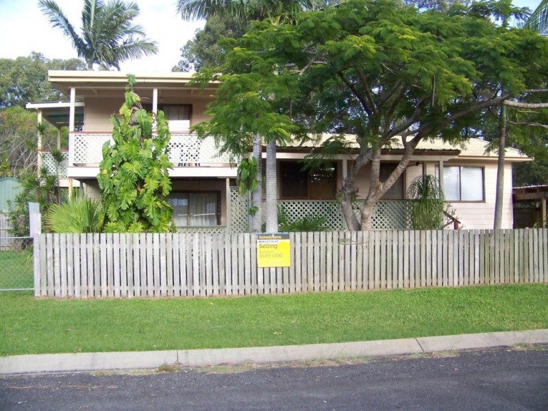 28 CRESTHAVEN, Lamb Island QLD 4184