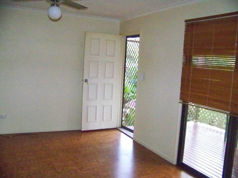 28 CRESTHAVEN, Lamb Island QLD 4184