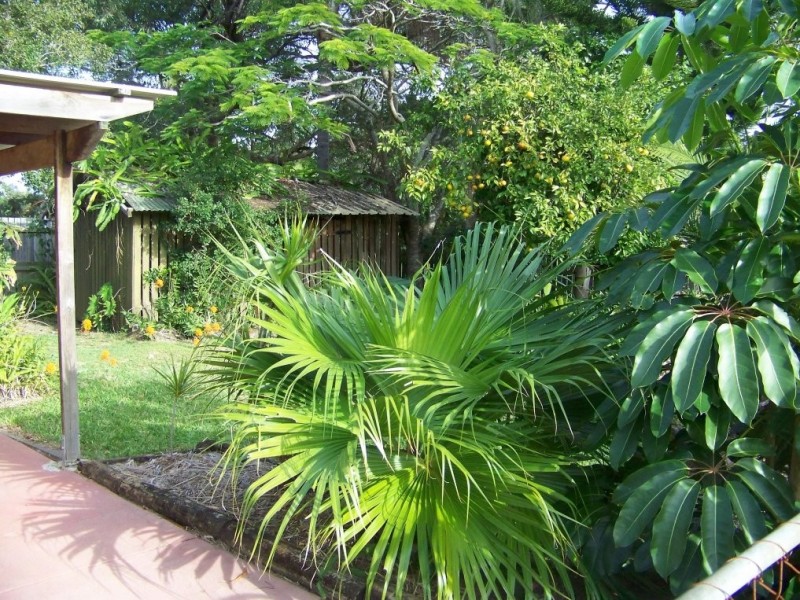 28 CRESTHAVEN, Lamb Island QLD 4184