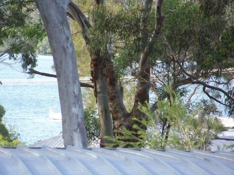 28 CRESTHAVEN, Lamb Island QLD 4184