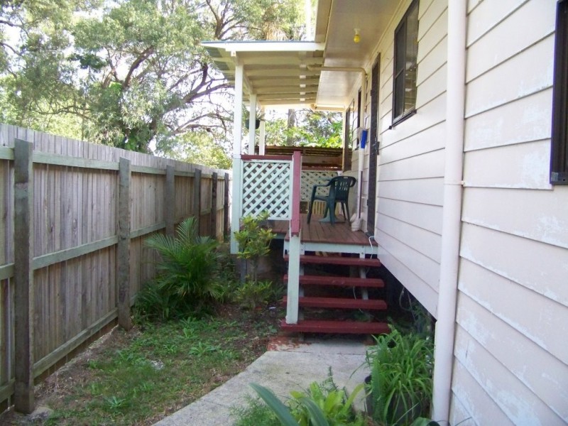 28 CRESTHAVEN, Lamb Island QLD 4184