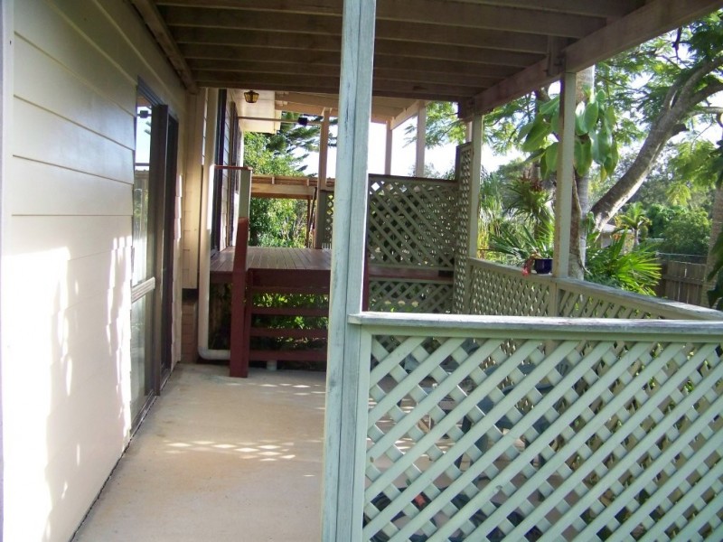 28 CRESTHAVEN, Lamb Island QLD 4184
