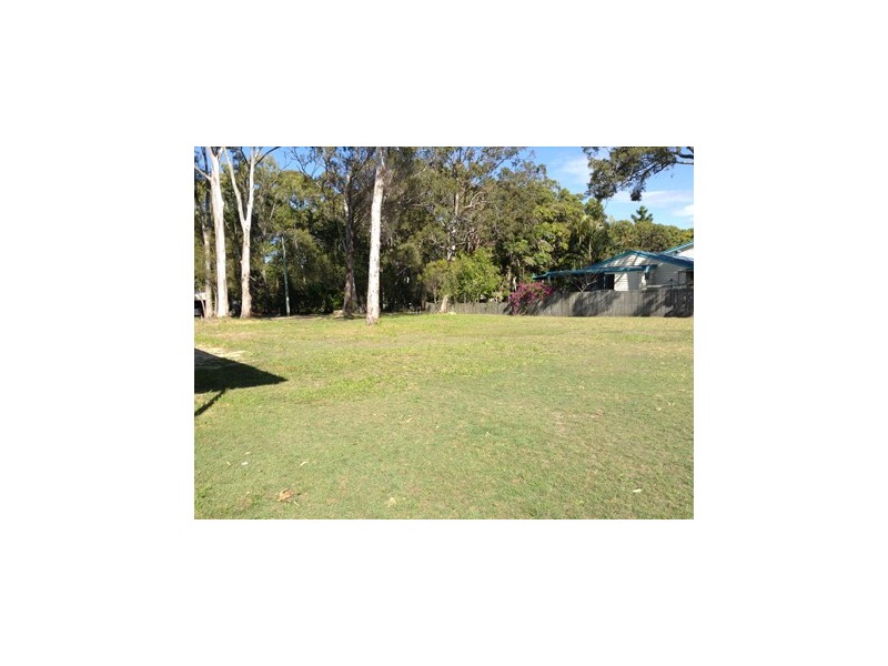 15 Mango Cresent, Macleay Island QLD 4184