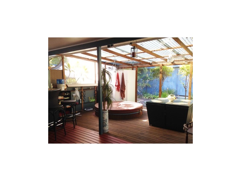 18 Coast, Macleay Island QLD 4184