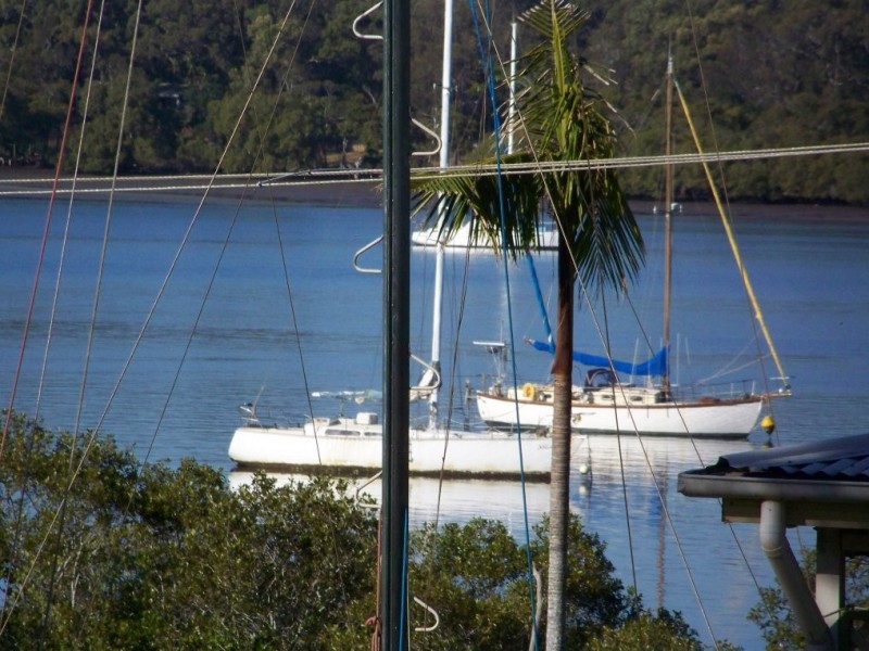 35 LUCAS dr, Lamb Island QLD 4184