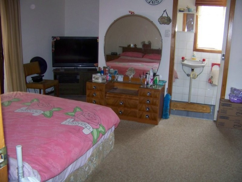 34 Beelong St, Macleay Island QLD 4184