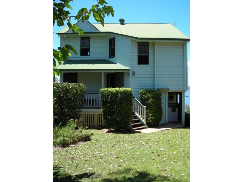 46 RESTHAVEN dr, Lamb Island QLD 4184