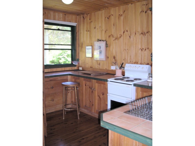 46 RESTHAVEN dr, Lamb Island QLD 4184