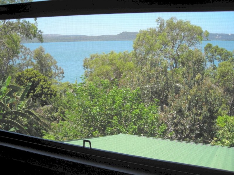 46 RESTHAVEN dr, Lamb Island QLD 4184