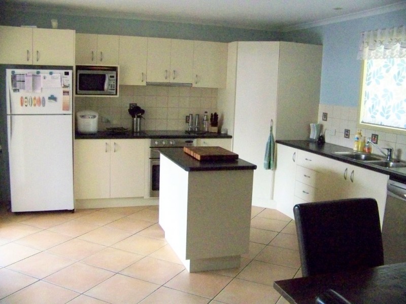 192 LUCAS DR, Lamb Island QLD 4184