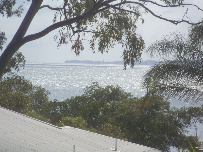 192 LUCAS DR, Lamb Island QLD 4184