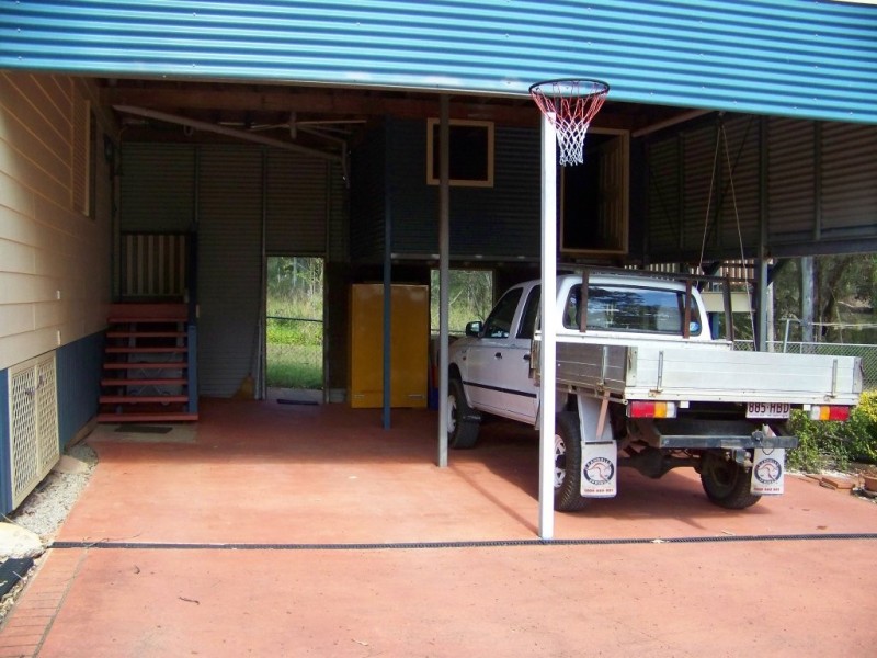 192 LUCAS DR, Lamb Island QLD 4184