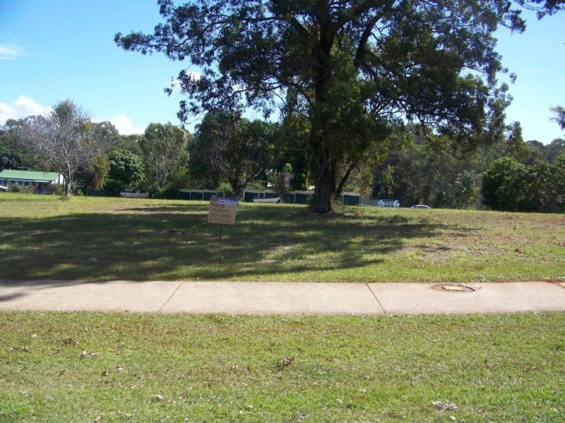 54 LUCAS dr, Lamb Island QLD 4184