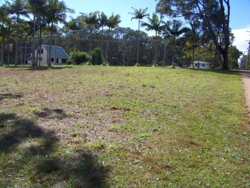 56 LUCAS DR, Lamb Island QLD 4184