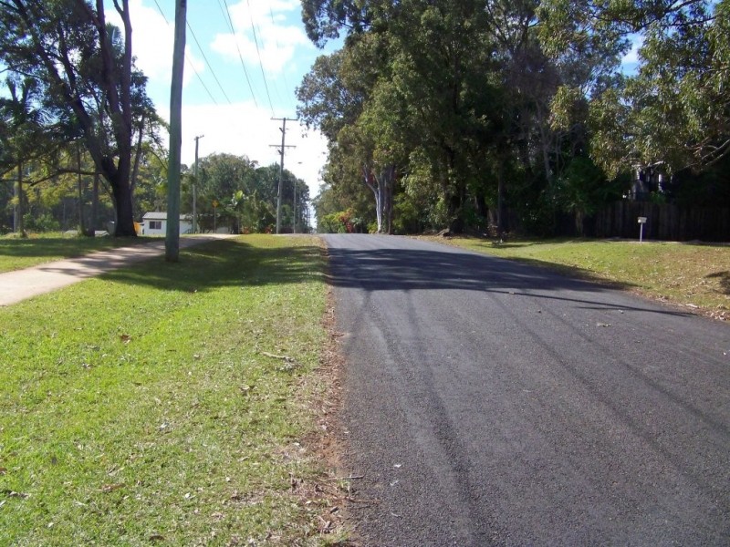 56 LUCAS DR, Lamb Island QLD 4184