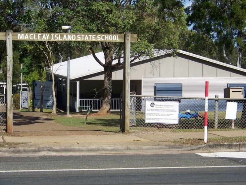 3A Coffea St, Macleay Island QLD 4184