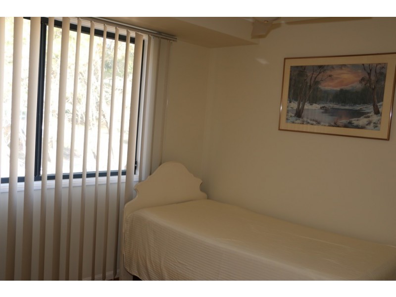1 Dinjerra St, Macleay Island QLD 4184