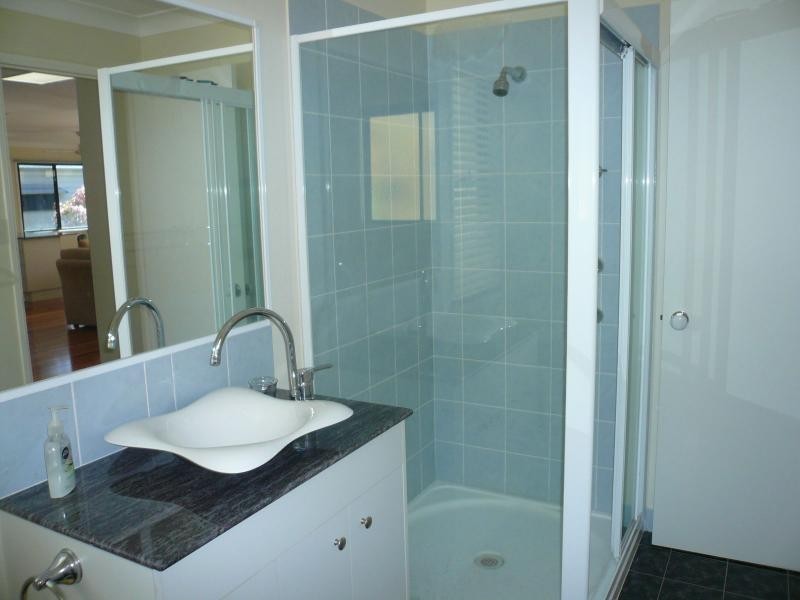 1 Dinjerra St, Macleay Island QLD 4184