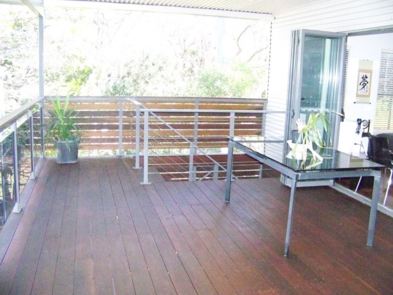 8 RESTHAVEN dr, Lamb Island QLD 4184