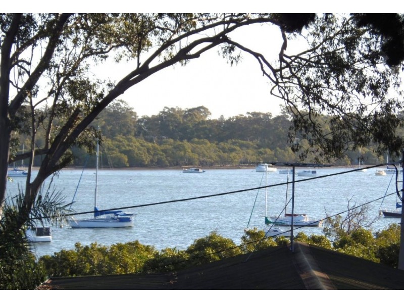 1 JUNE PDE, Lamb Island QLD 4184