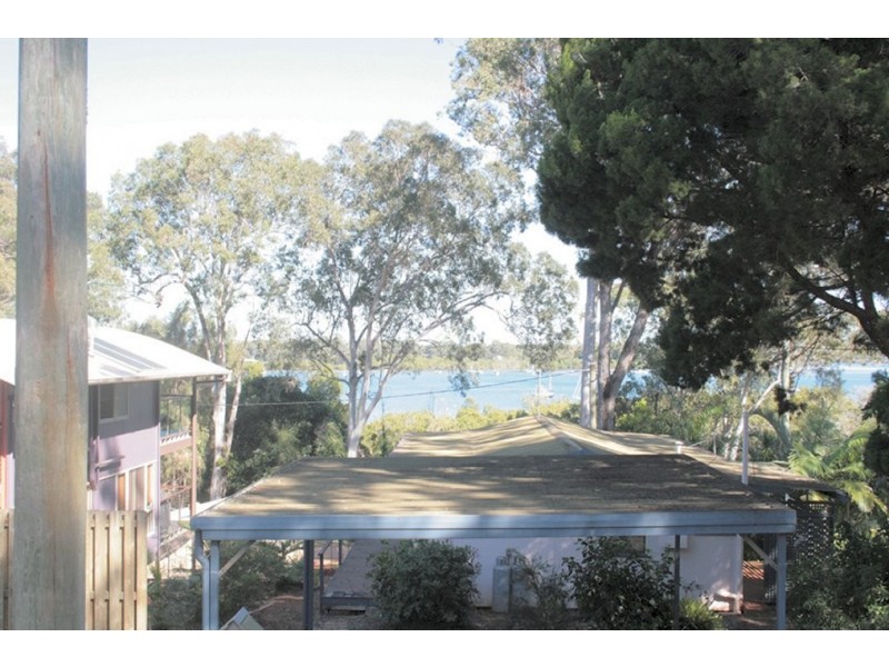 1 JUNE PDE, Lamb Island QLD 4184