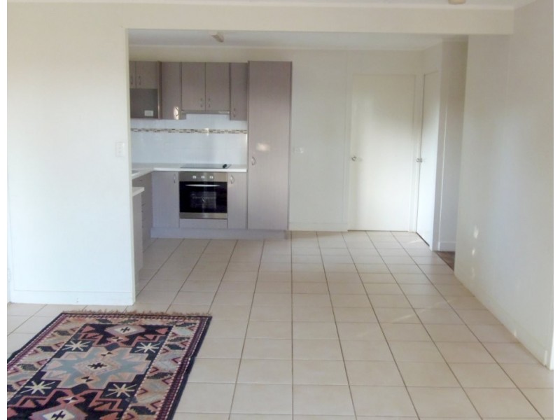 1 JUNE PDE, Lamb Island QLD 4184
