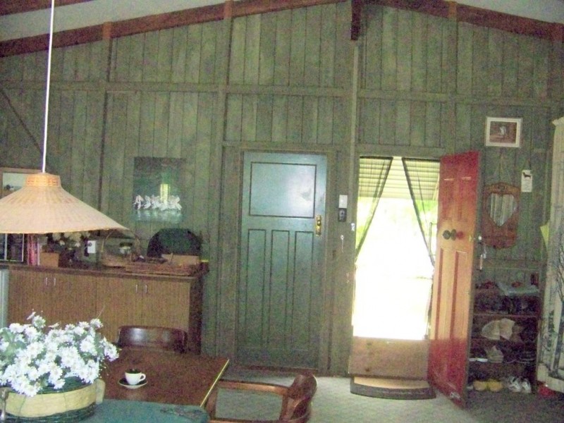 7-9 PINE AV, Lamb Island QLD 4184