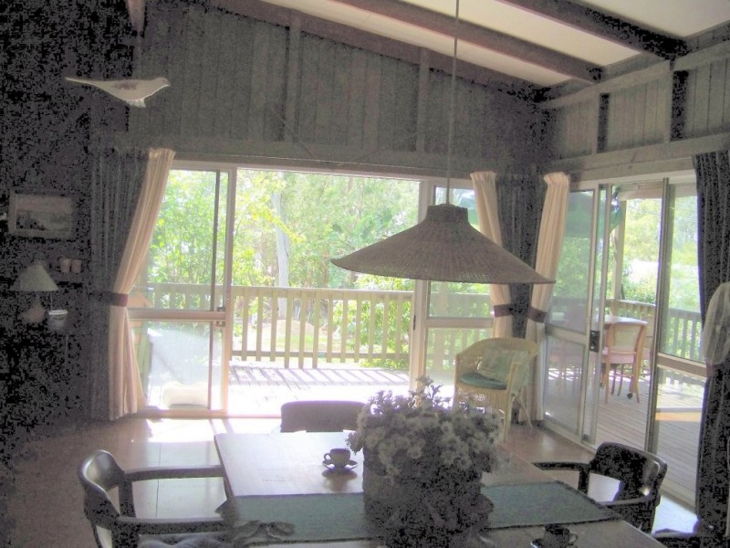 7-9 PINE AV, Lamb Island QLD 4184