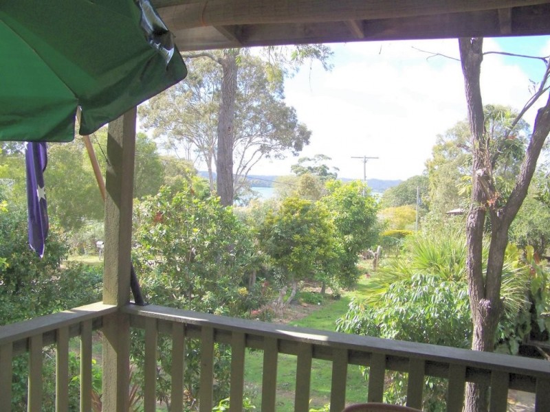 7-9 PINE AV, Lamb Island QLD 4184