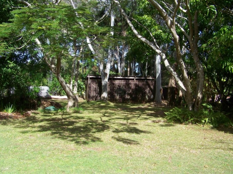 7-9 PINE AV, Lamb Island QLD 4184