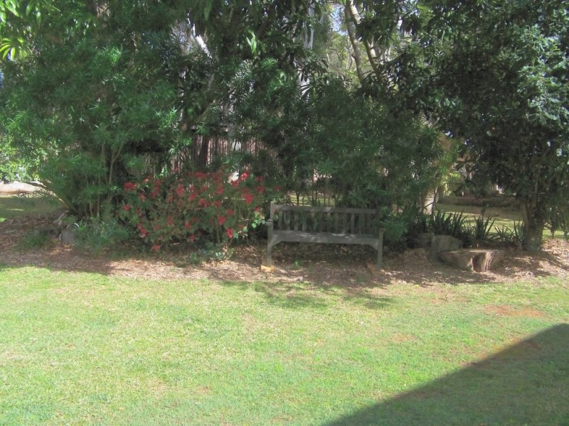 7-9 PINE AV, Lamb Island QLD 4184