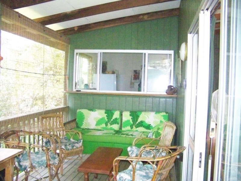 7-9 PINE AV, Lamb Island QLD 4184