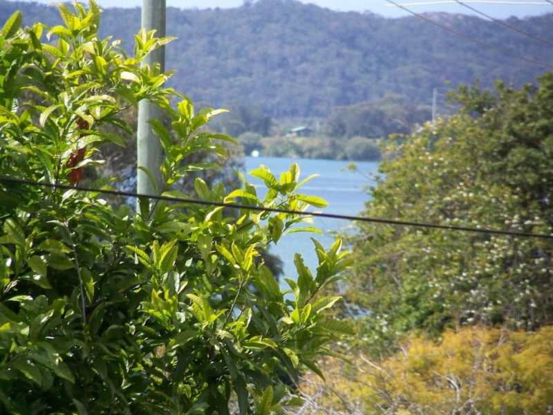 7-9 PINE AV, Lamb Island QLD 4184