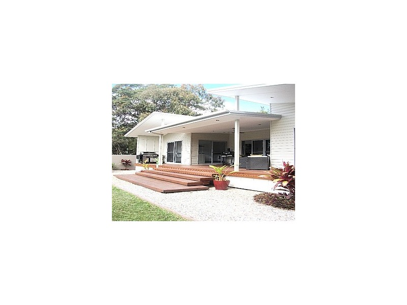 4 DALPURA STREET, Macleay Island QLD 4184